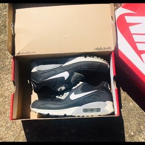 Nike Air Max 90 Essential